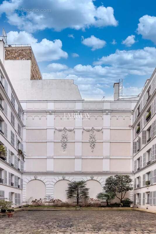 Appartement à PARIS-8E