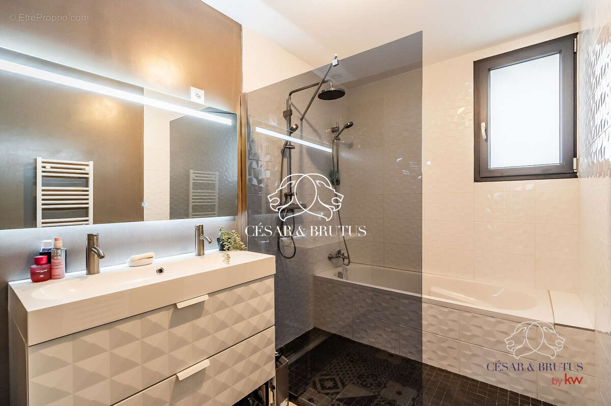 Maison à ROCHE-LA-MOLIERE