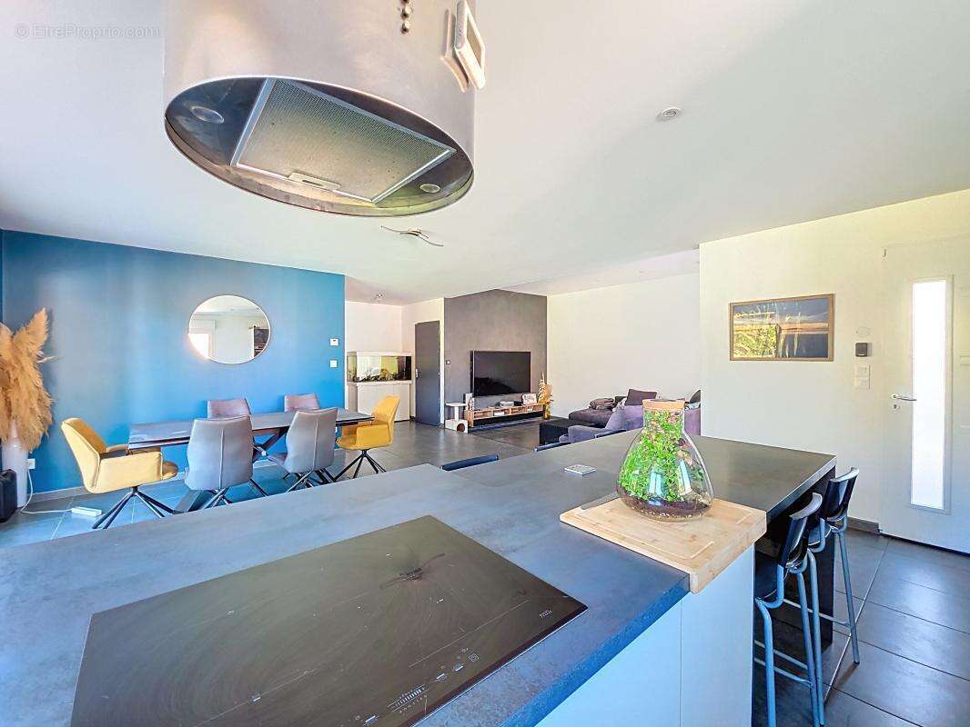 Maison à SAINT-PIERRE-DE-CHANDIEU