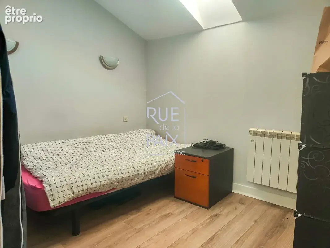 Immeuble Mirebeau 358 m2 - 6 logements + dépendances - photo 16