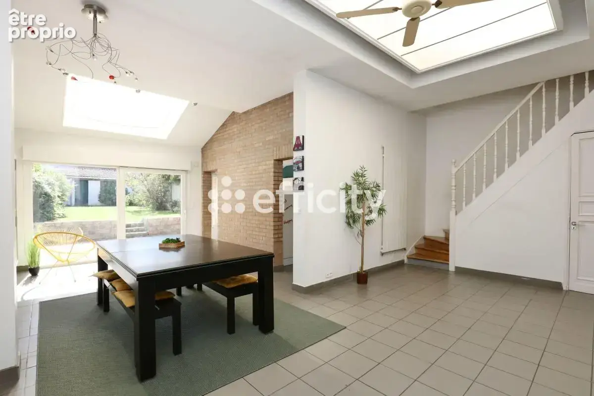 Maison 7 pièces 230 m² à vendre à Croix (59170) - photo 3