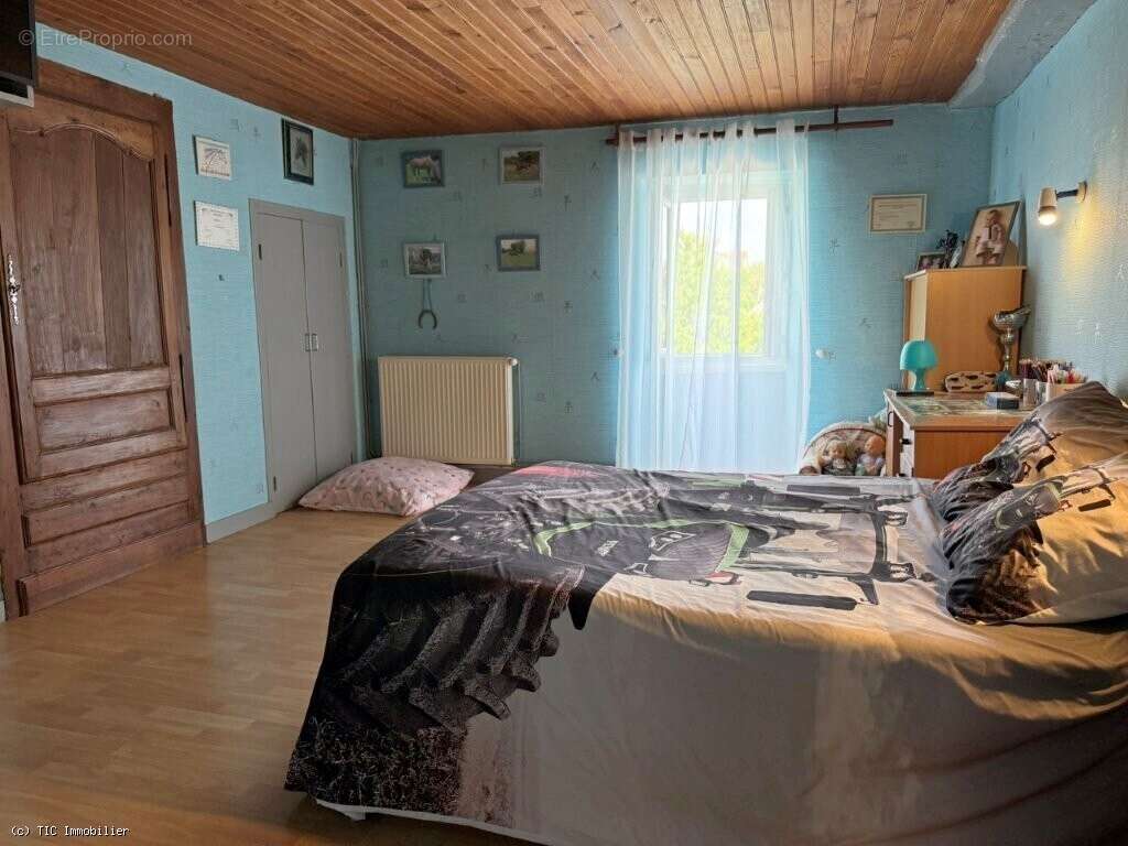 Villefagnan – Maison De 3 Chambres En Excellent Etat Avec Garage Double - photo 9