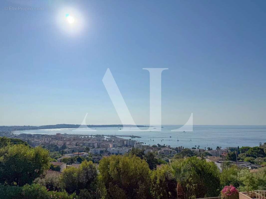 Appartement à VALLAURIS