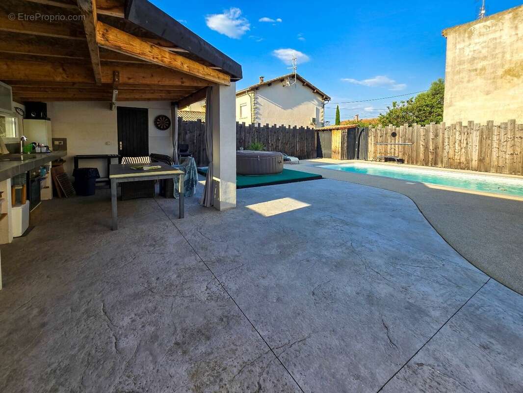 Maison à POUSSAN