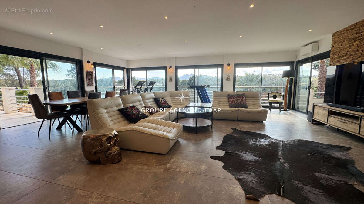 A vendre villa 5 pieces de 400m2 avec deux dependances vue sur le rocher de roquebrune - photo 6