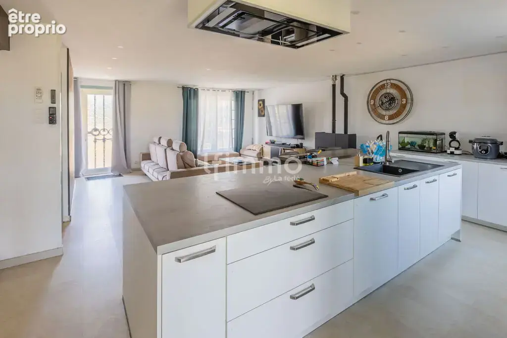 Maison familiale, belles prestations, avec grand terrain en camp - photo 3