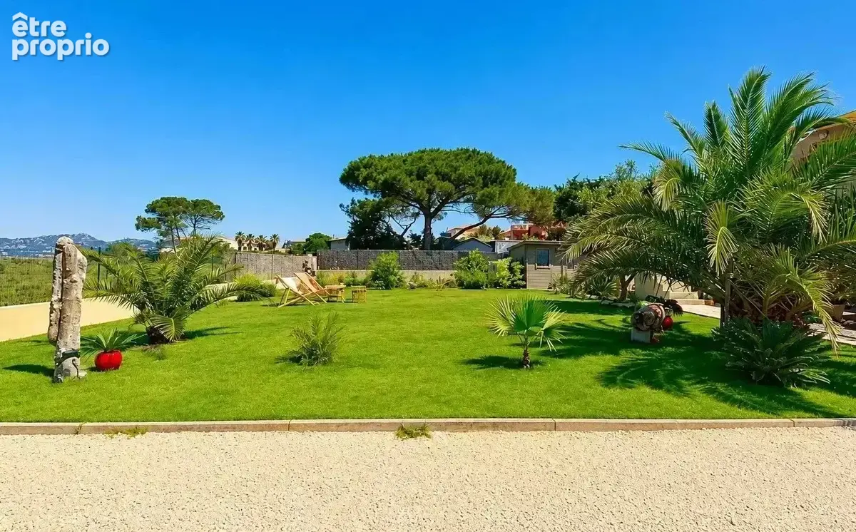 Hyères – villa emplacement rare – vue salins & mer – 2 t3 - photo 21