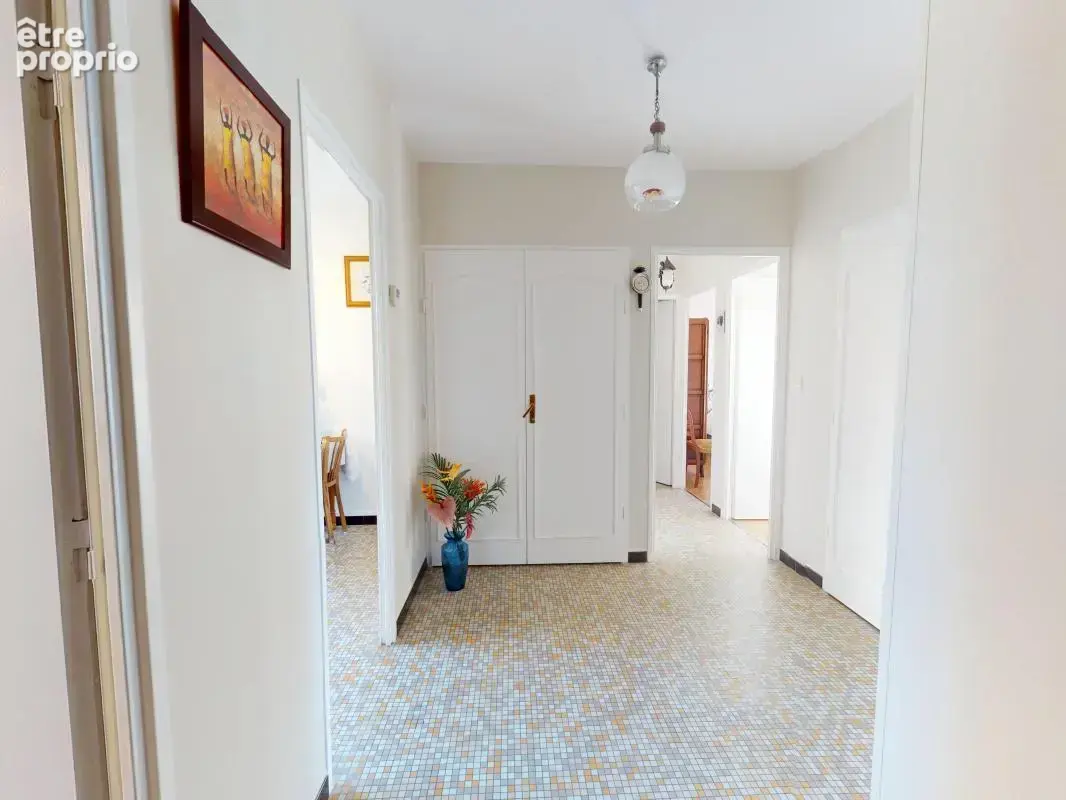 Appartement T3 de 77 m² À Vendre avec balcon, cave et box fermé inclus - photo 1