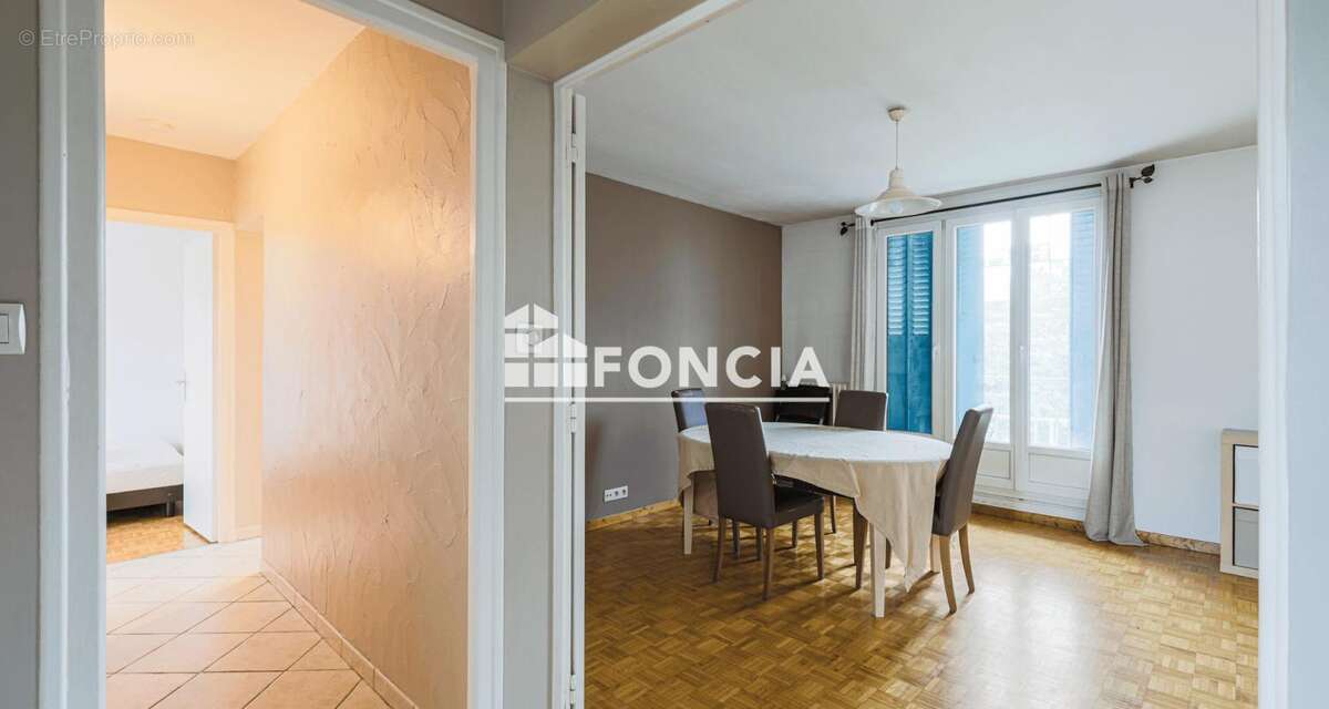 Appartement à SAINT-MARTIN-D'HERES