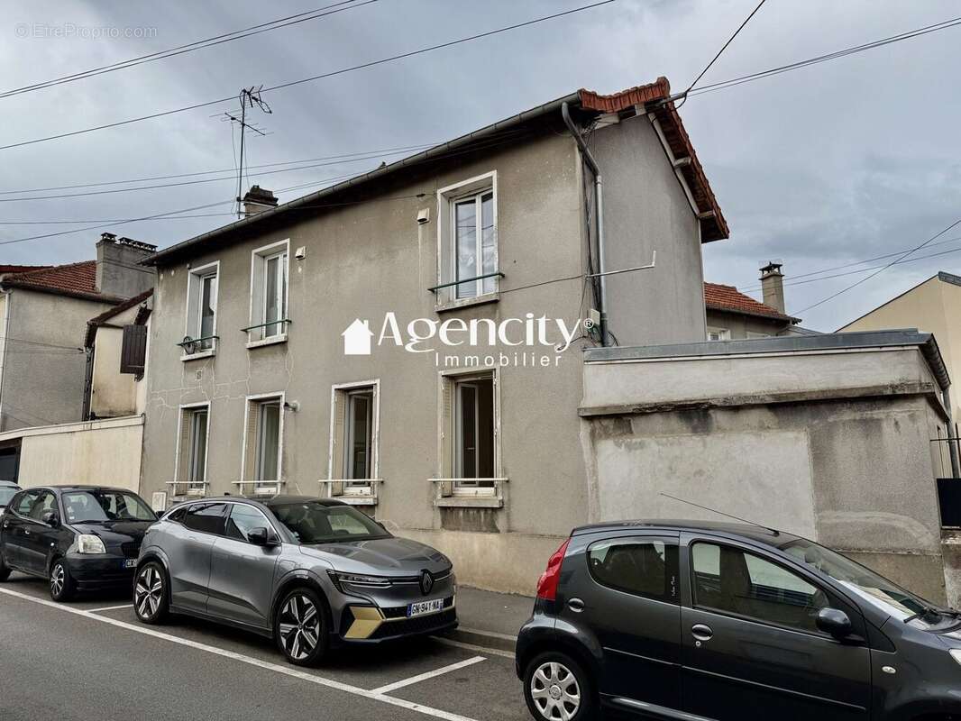 Facade immeuble - Appartement à PONTAULT-COMBAULT