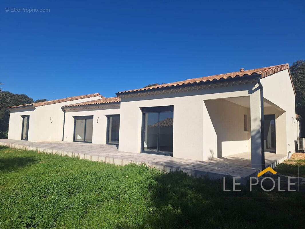 Maison à MORNAS
