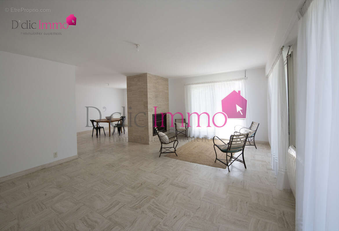 SOULLANS -Maison familiale de 160m2 habitable - 6 chambres - terrain de 1584m2 - centre ville - photo 2