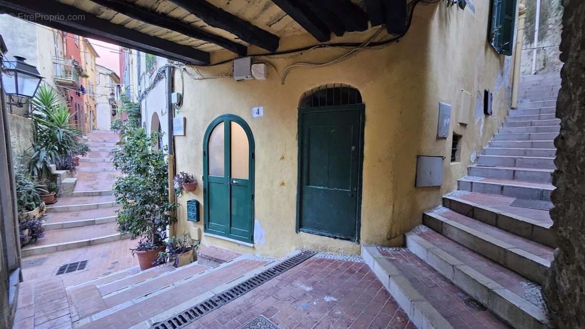 Vieux Menton - Investissement clé en main : 2 pièces meublé, à proximité des plages - photo 13