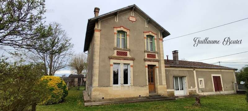 Maison à CAMPUGNAN