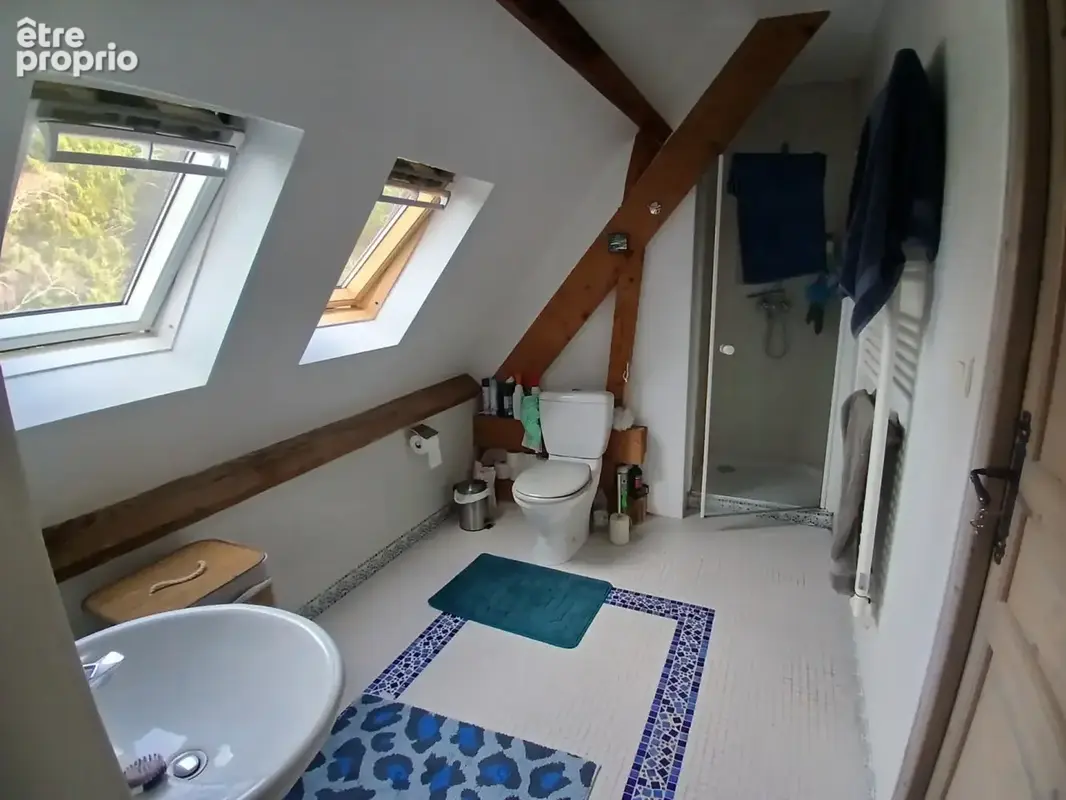 Upstairs ensuite