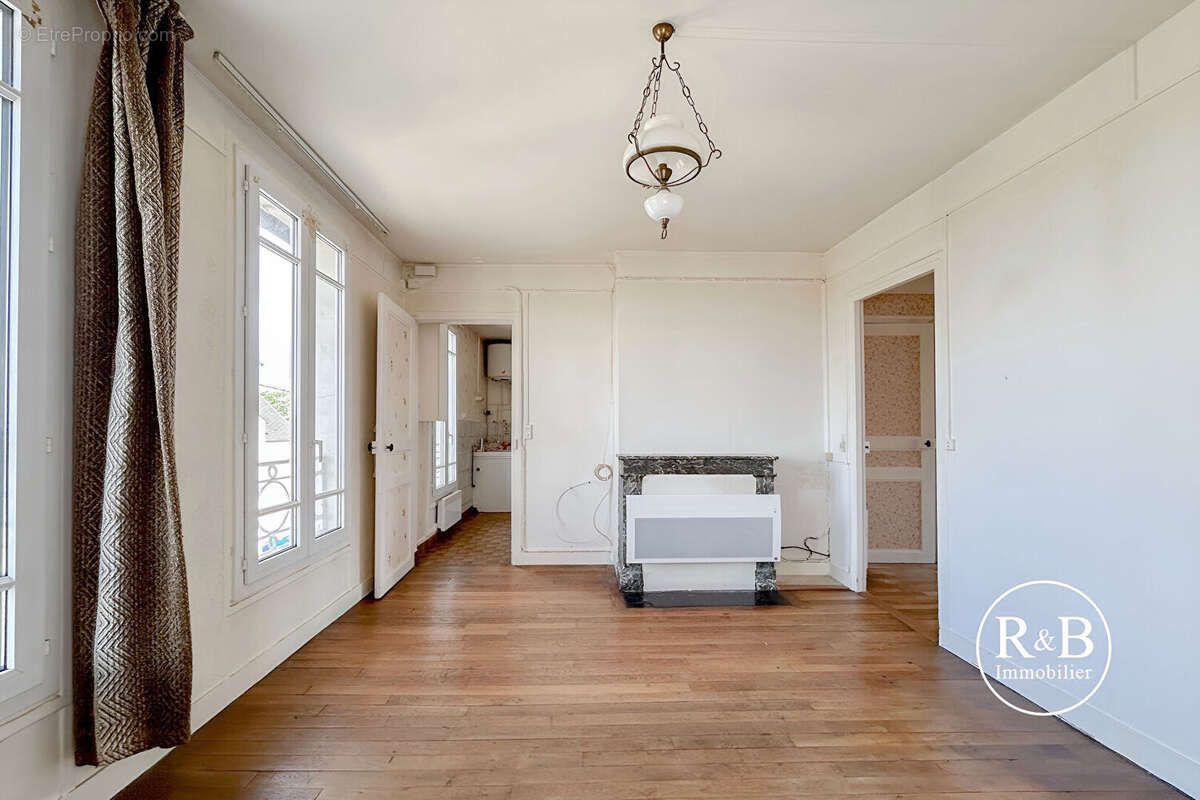 Appartement à LES CLAYES-SOUS-BOIS