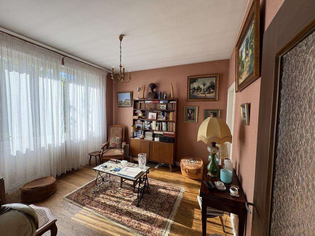 Maison à OBJAT