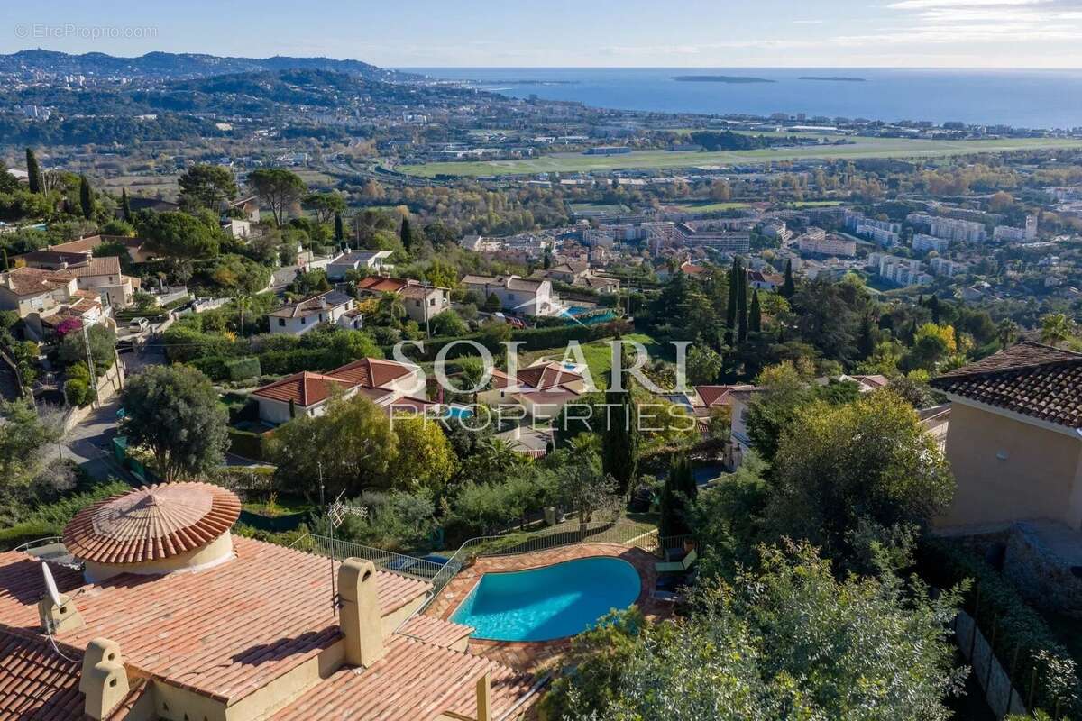 Maison à MANDELIEU-LA-NAPOULE