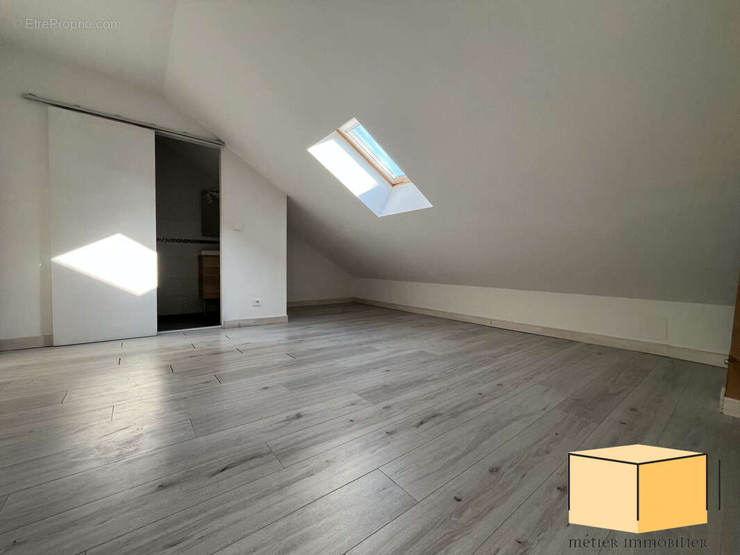 Appartement à YENNE