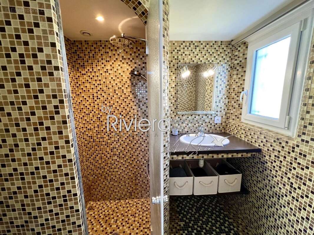 Maison à ROQUEBRUNE-SUR-ARGENS