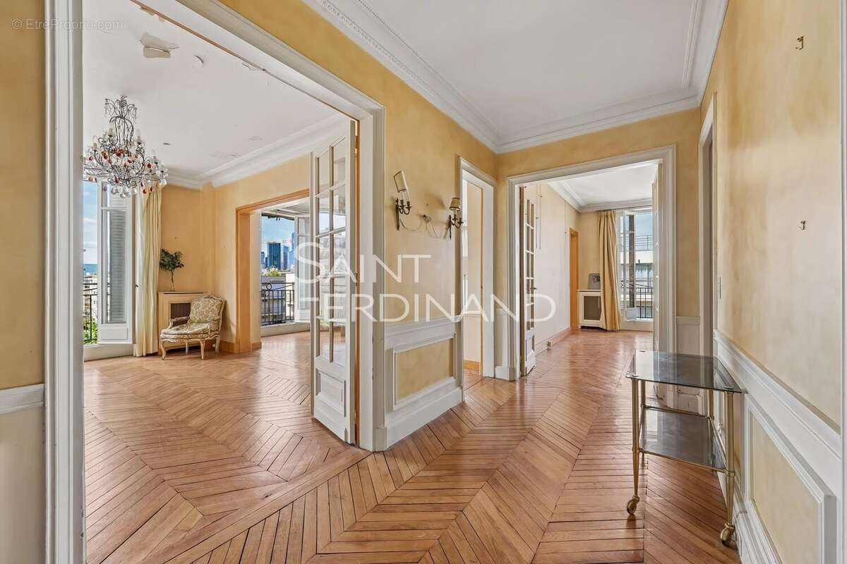 Appartement à NEUILLY-SUR-SEINE