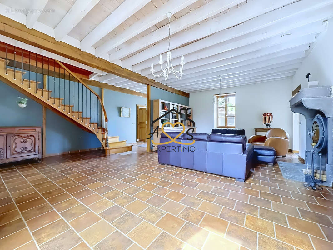 Maison à MARINGUES