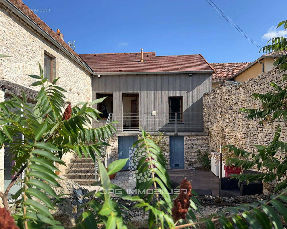Maison à CORTEVAIX