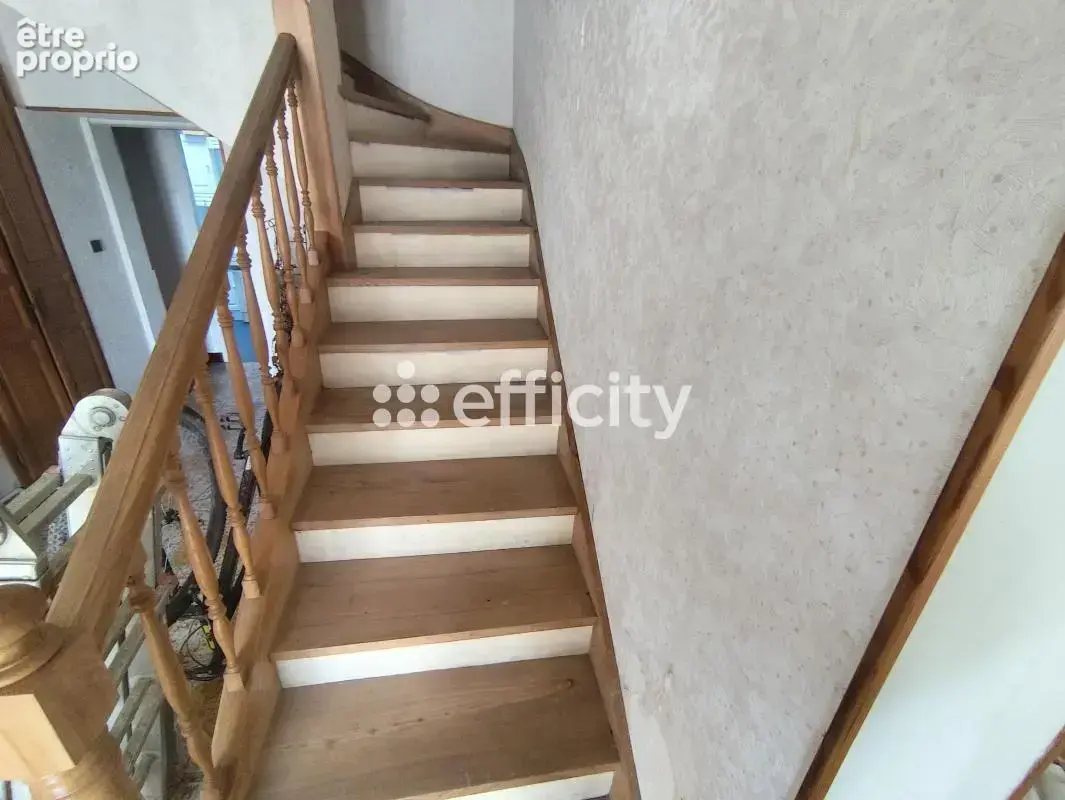 Maison 6 pièces 180 m² à vendre à Jarnac-Champagne (17520) - photo 5