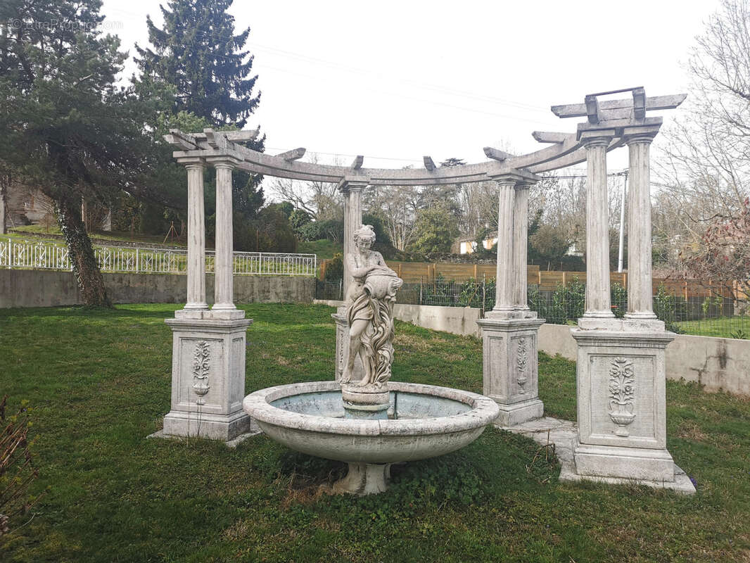 Maison à SAINT-BAUDILLE-DE-LA-TOUR