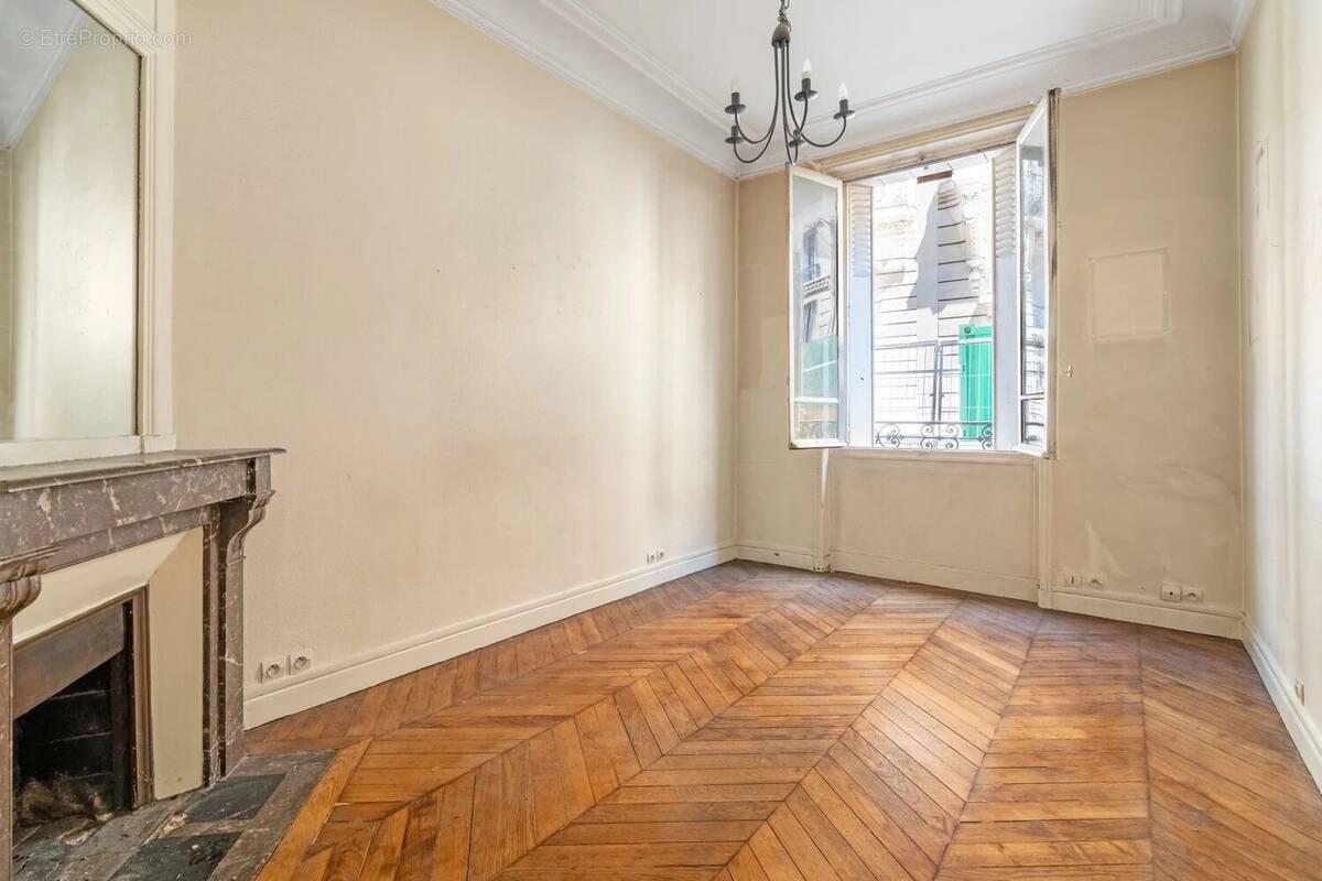 Appartement à PARIS-17E