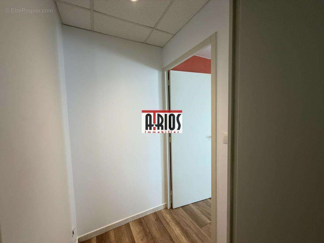 Local commercial de 49m² - photo 6