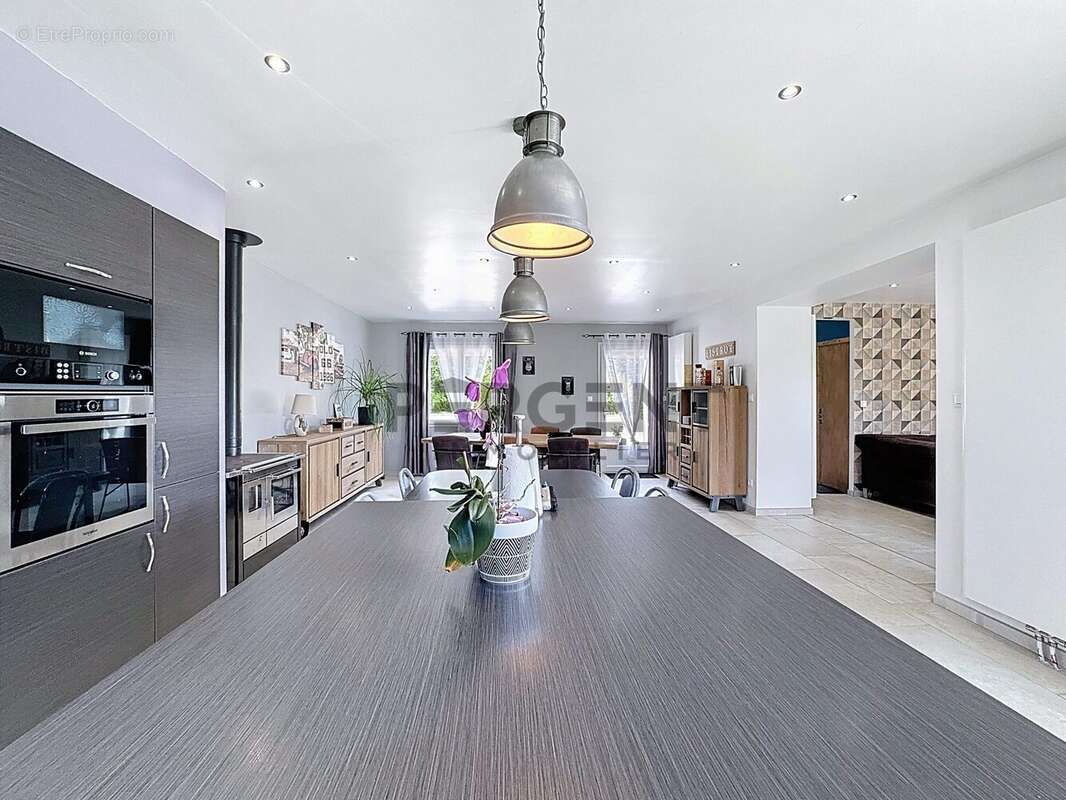 Maison à VIVIER-AU-COURT