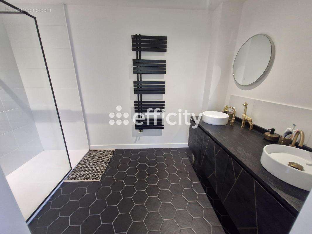 Maison 140 m² à Neuville-Sur-Saone  - photo 5