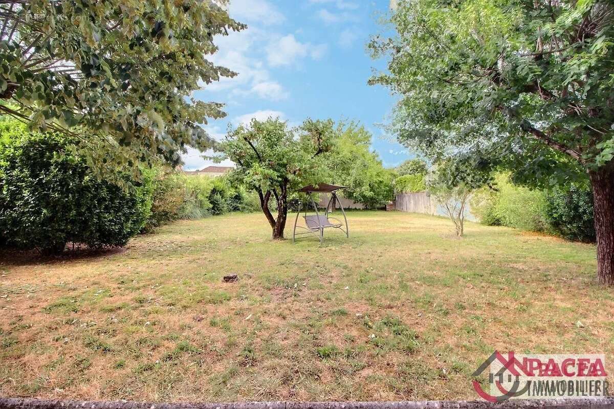TRAVET - Maison de charme sur 1014 m² de terrain - photo 13