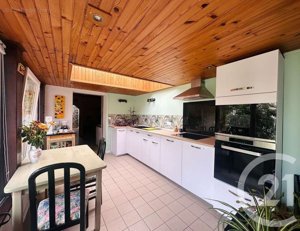 Maison à SAINT-YZAN-DE-SOUDIAC