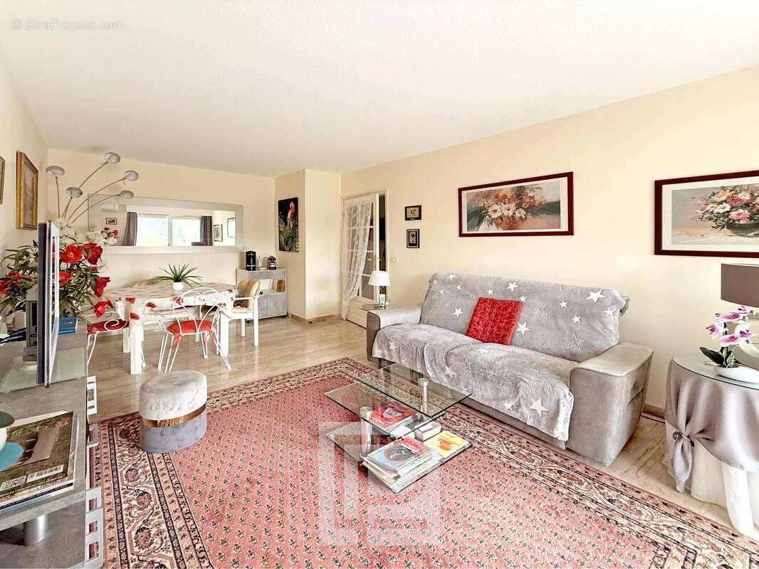 Appartement à MANDELIEU-LA-NAPOULE