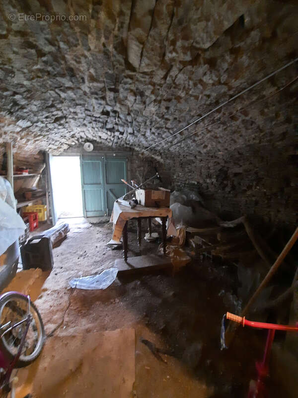 Opportunité à saisir : maison de village T3 à rénover à Cornus - photo 10