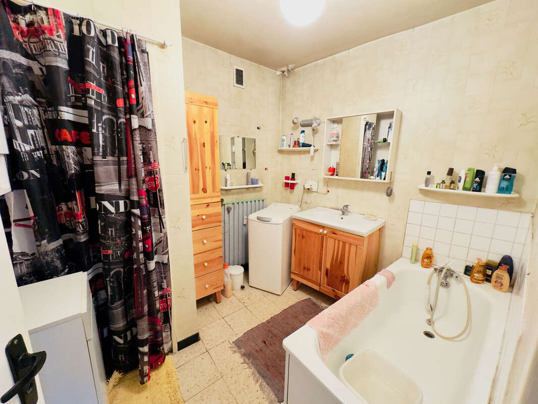 Autre à SAINT-ETIENNE