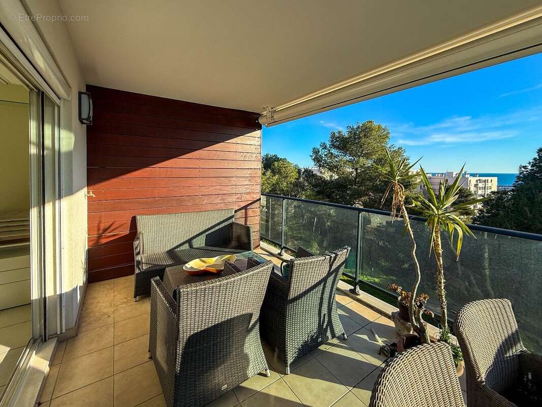 Corniche, résidence de standing, Appartement T4 avec terrasse vue mer, garage et Parking - photo 4