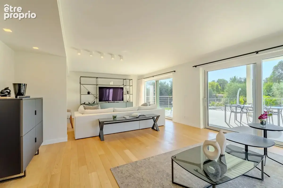 Villa contemporaine rénovée, terrain plat et piscine - photo 4