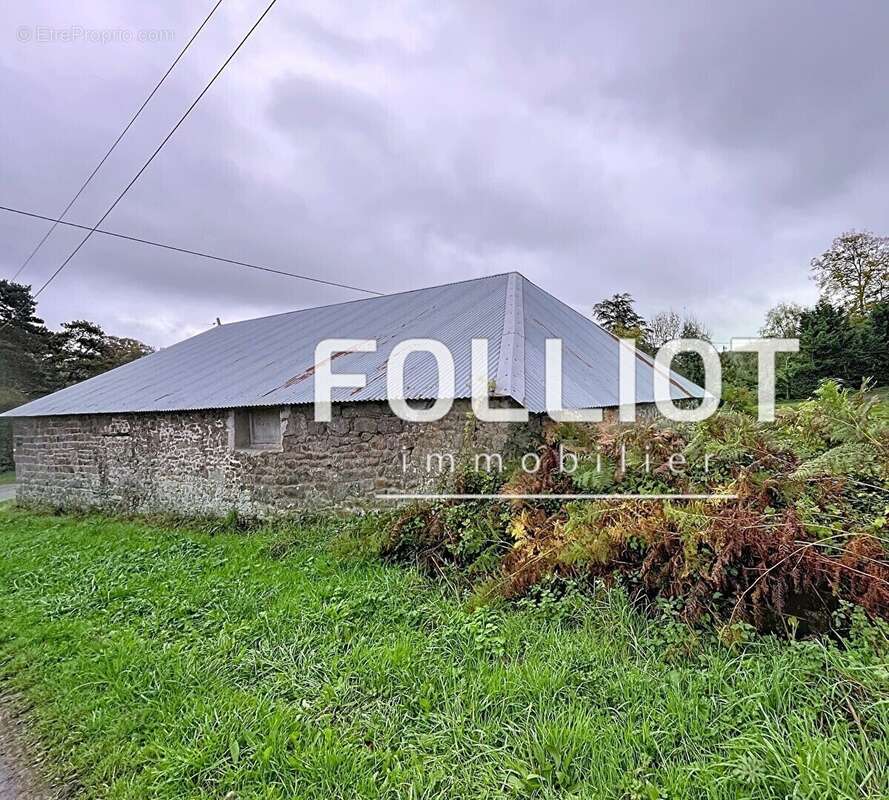 Parking à SAINT-DENIS-LE-GAST