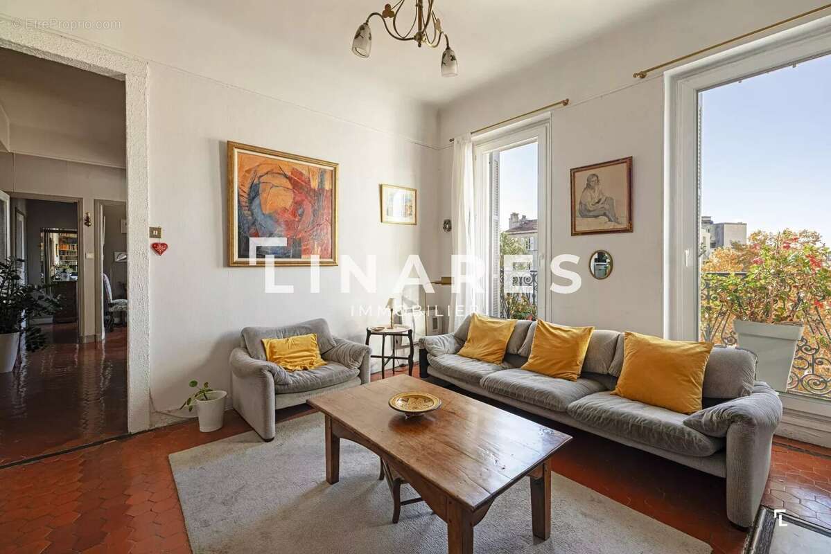 Appartement à MARSEILLE-1E