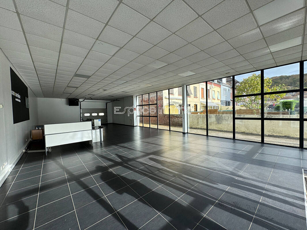 Commerce à DEVILLE-LES-ROUEN