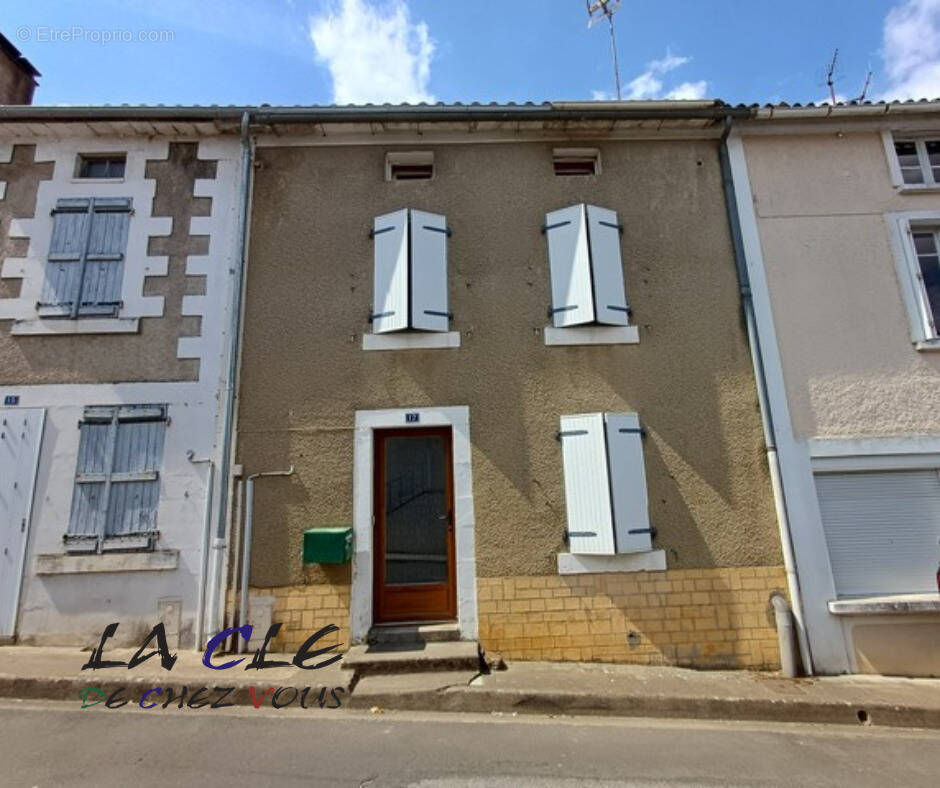 Maison à LA CHAPELLE-THIREUIL
