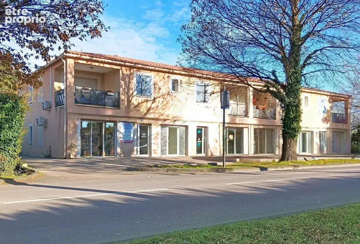 Entraigues-sur-la-sorgue – murs commerciaux loués – 88 m² - photo 2