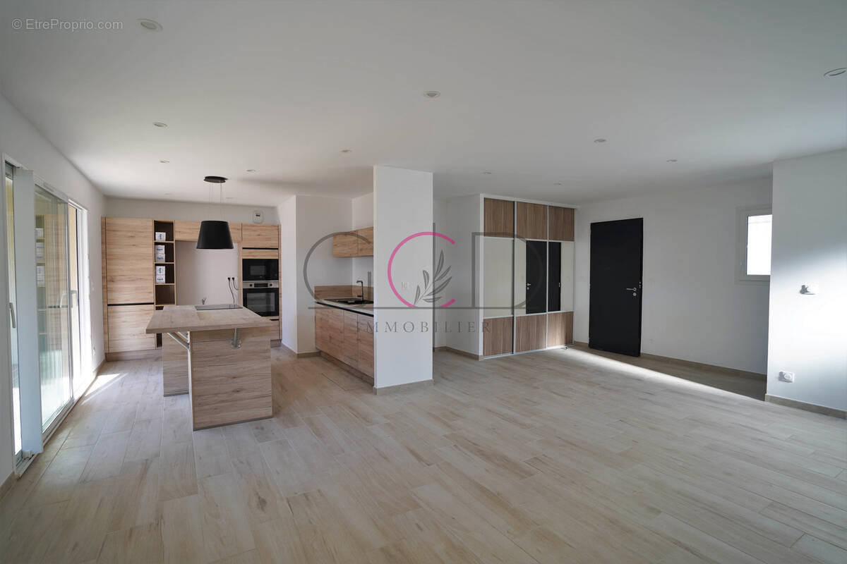 Appartement à VENTABREN