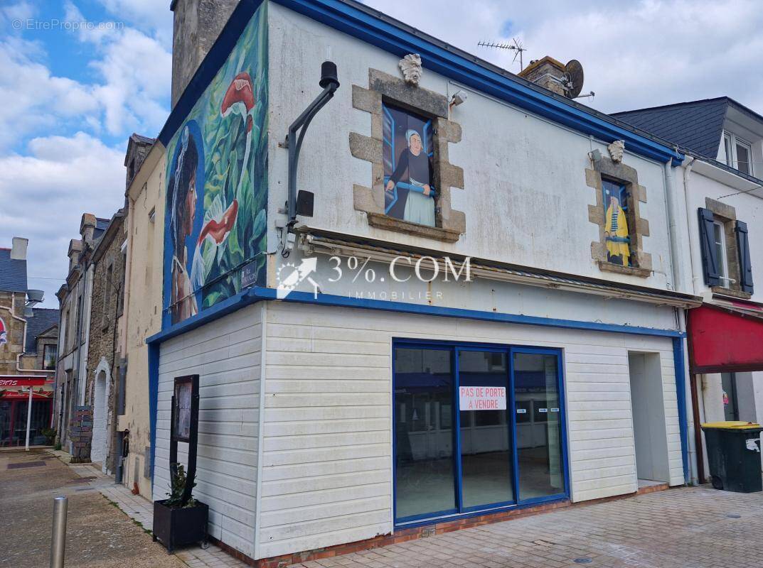 Commerce à LA TURBALLE