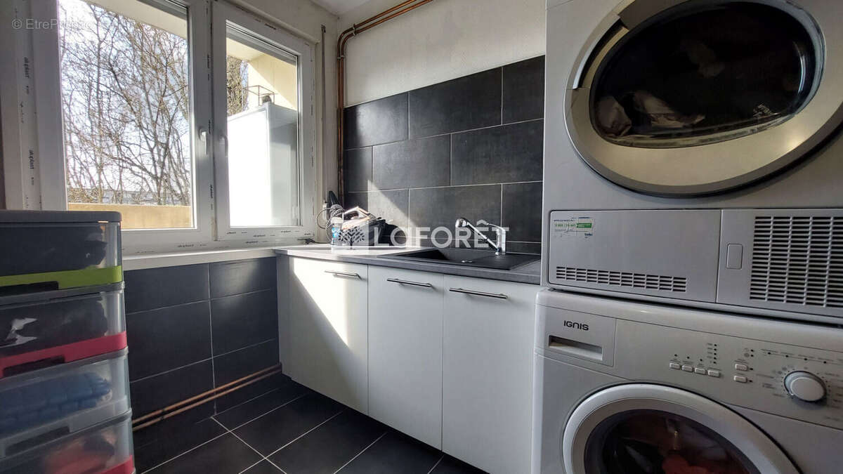 YUTZ : Proximité gare, spacieux T6 112 m2 rénové + cave - photo 11