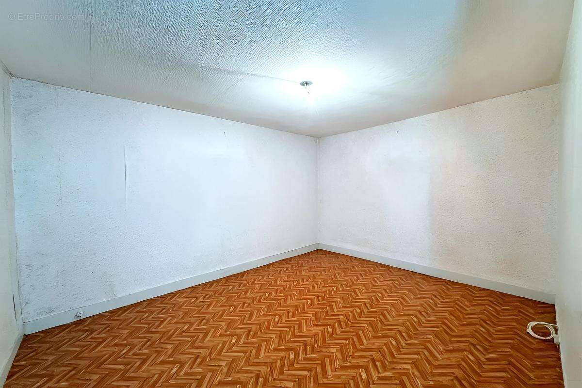 Maison à COURS-LA-VILLE