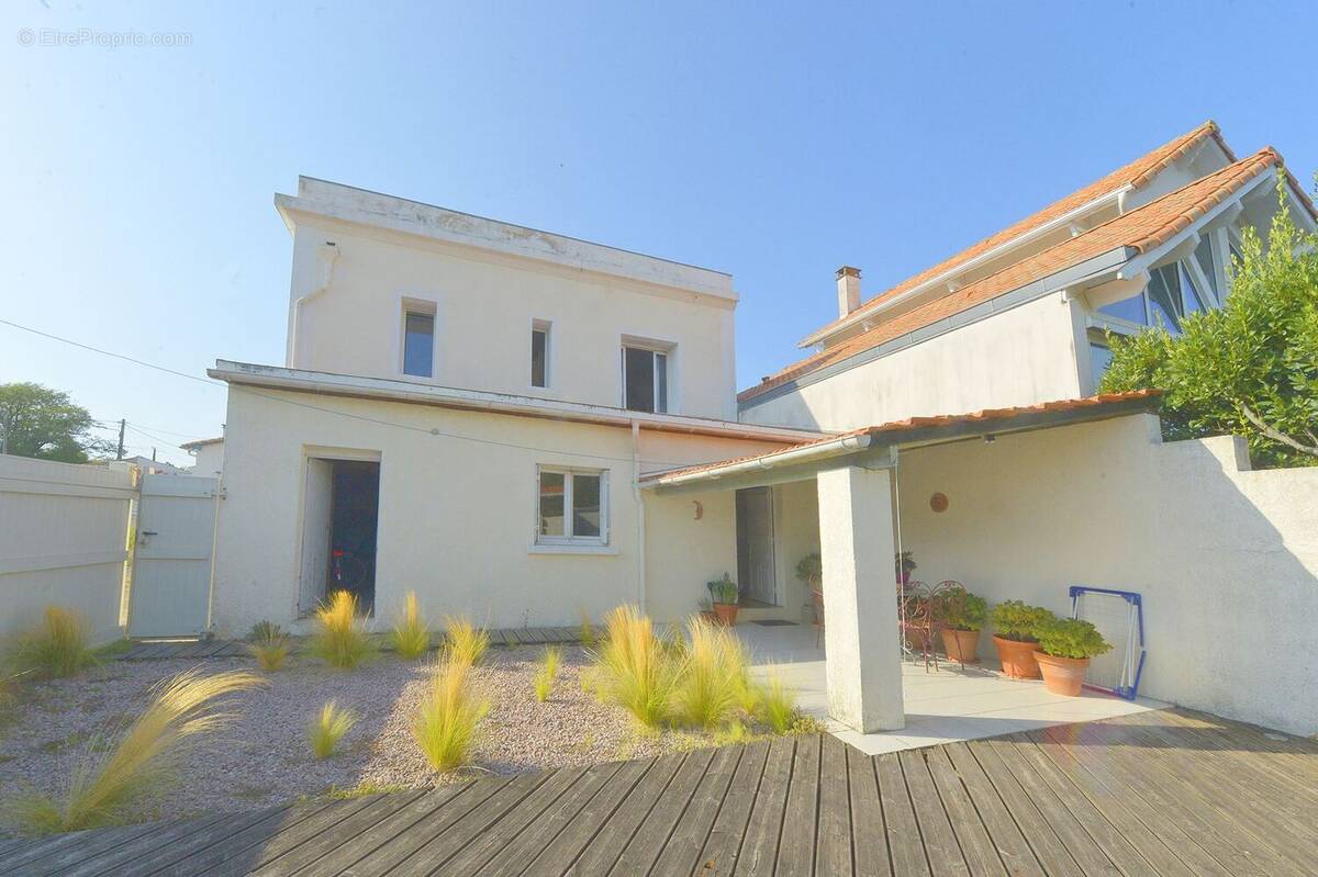 Maison à SAINT-GEORGES-DE-DIDONNE